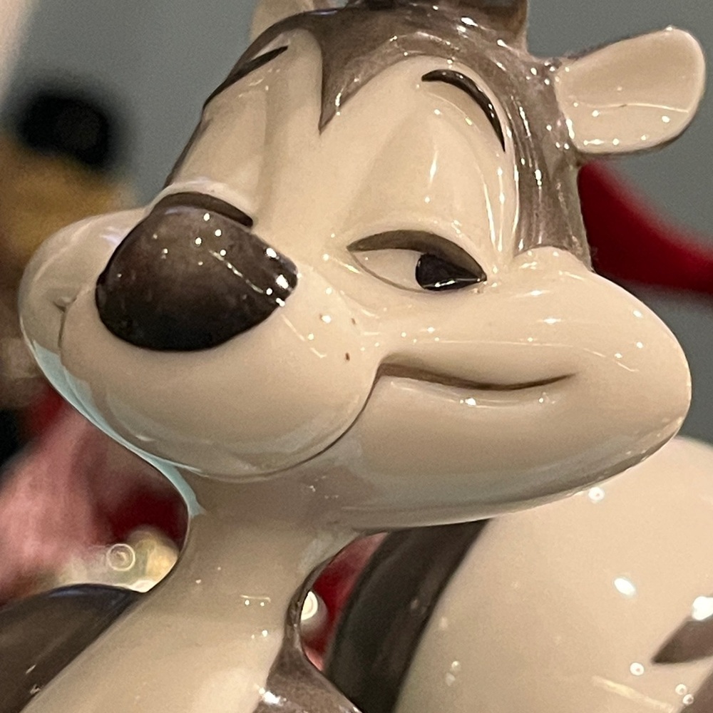 Lenox Vintage Pepe Le Pew Figurine (King of Romance) - Picture 4 of 17